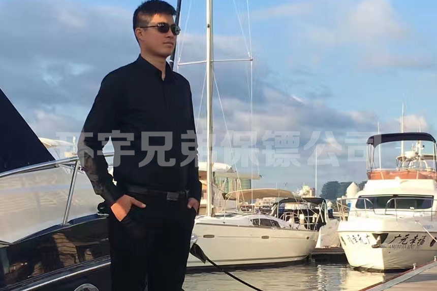 ​暑期迎学生游热潮，有家长雇环宇兄弟保镖为子女护航。